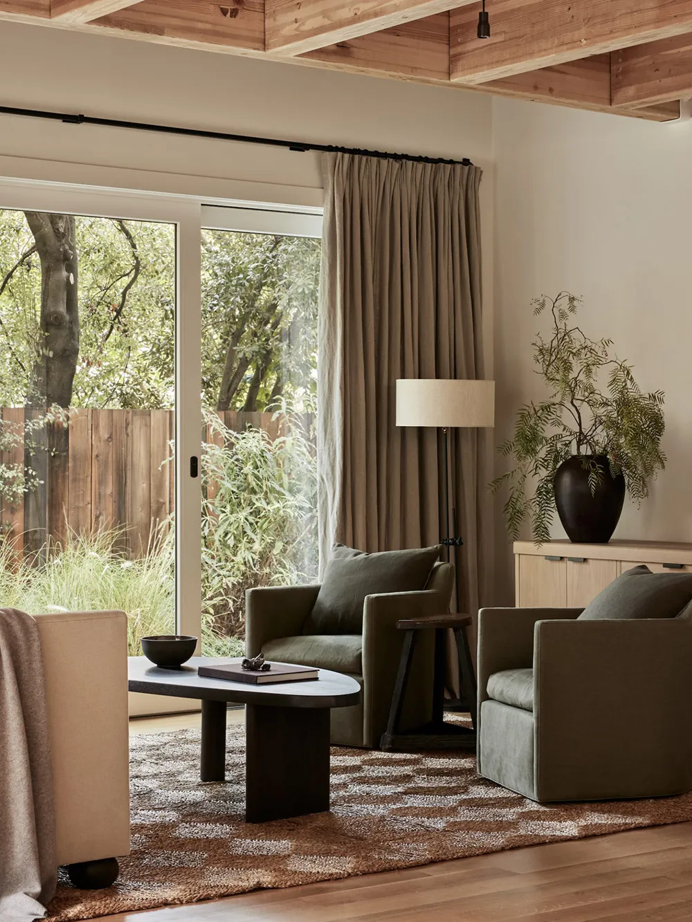 Стильные акценты и натуральные материалы: дом дизайнера в Калифорнии - Gallery image 7