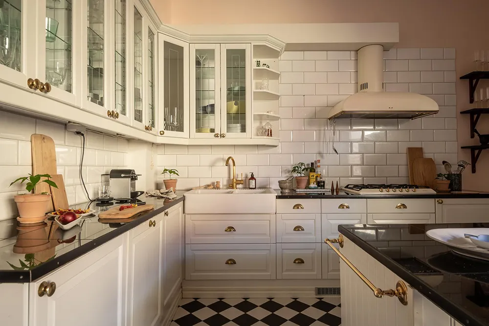 Colorful Accents and Gentle Notes: Pleasant Apartment in Goteborg (87 sqm) - Gallery image 20