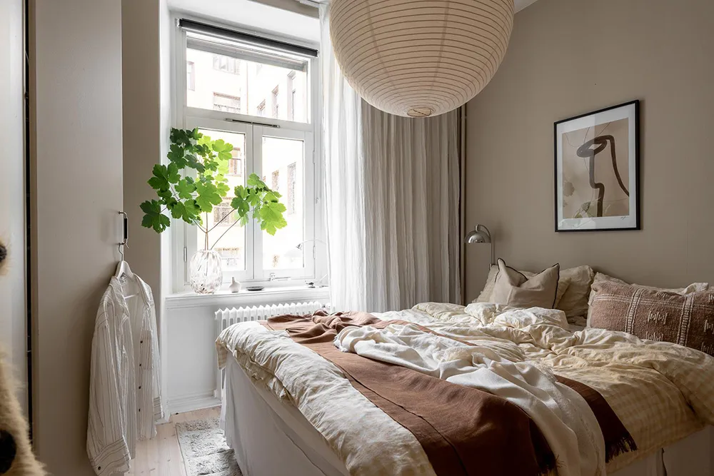 Helle Wohnung mit olivengrünen Wänden in Göteborg (66 qm) - Gallery image 25