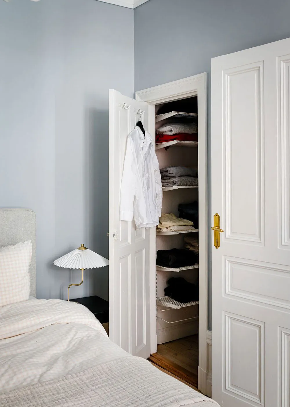 Jolie appartement scandinave avec canapé rose et cuisine blanche (49 m²) - Gallery image 15