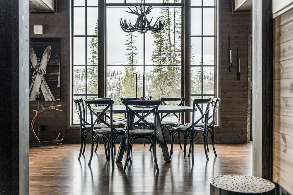 Bois, cuir, fourrure : un chalet alpin confortable dans les montagnes - Gallery image 12