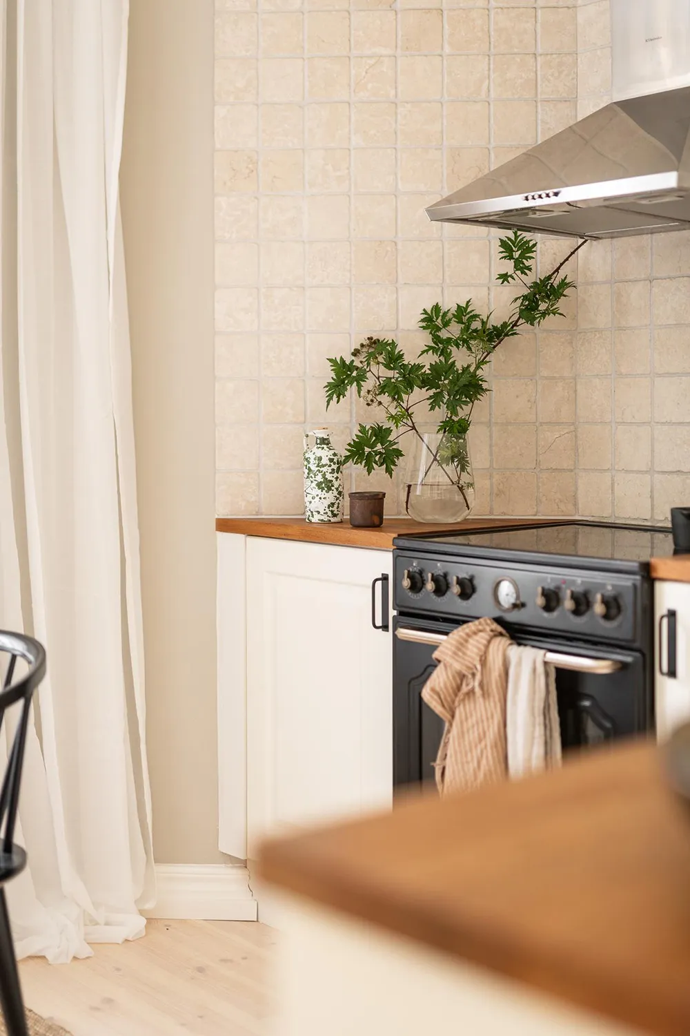 Helle Wohnung mit olivengrünen Wänden in Göteborg (66 qm) - Gallery image 22