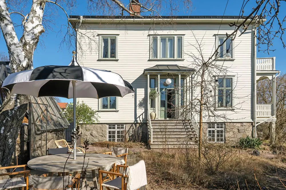 Elegante moderne Innenausstattungen traditioneller schwedischer Villen - Gallery image 29