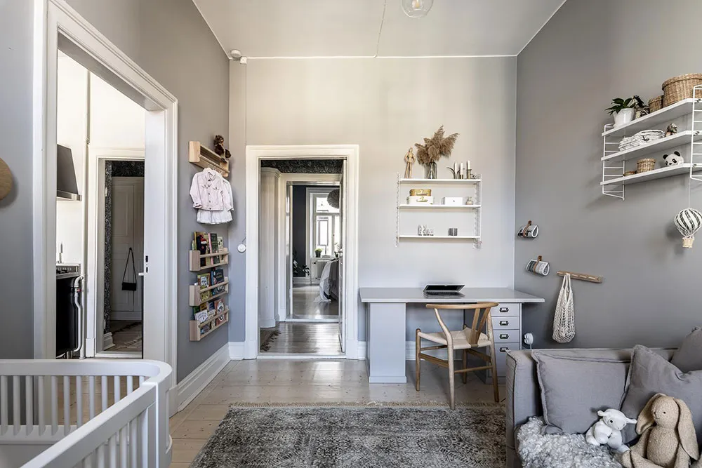 Helle monochrome Wohnung in Göteborg mit blauer Schlafzimmer (92 qm) - Gallery image 21