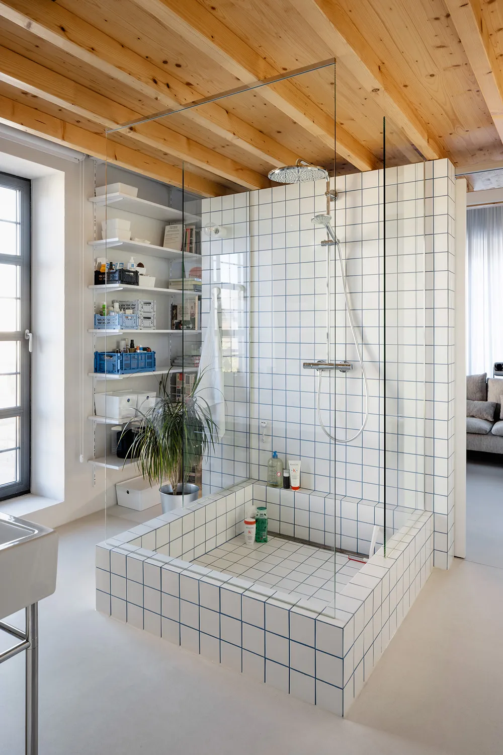 Бетонний потолок і антресоль: лофт у Словаччині (80 кв. м) - Gallery image 10