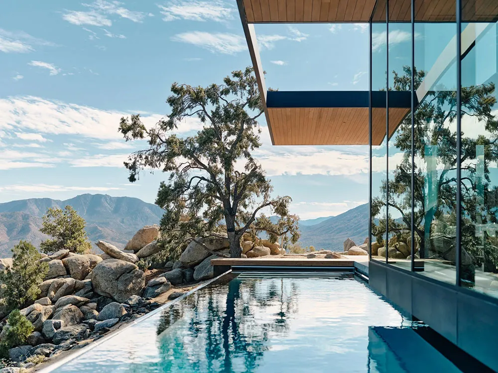 Maison dans le désert de Californie avec piscine et murs en verre - Gallery image 8