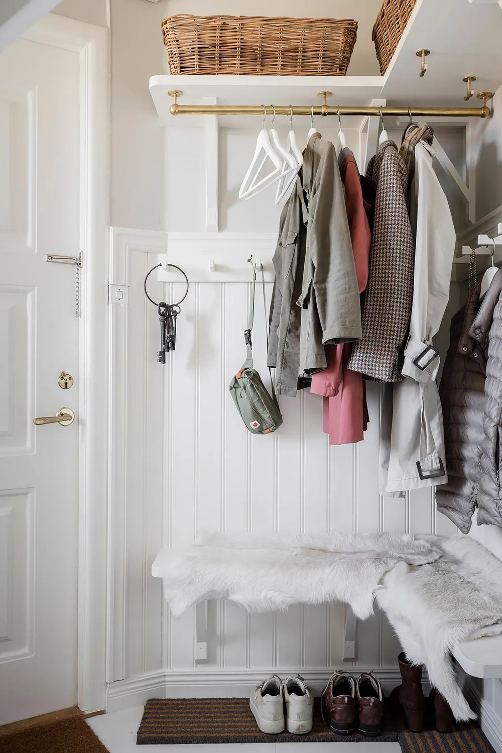 Белые интерьеры и винтажный декор: красивая дача в Швеции - Gallery image 19