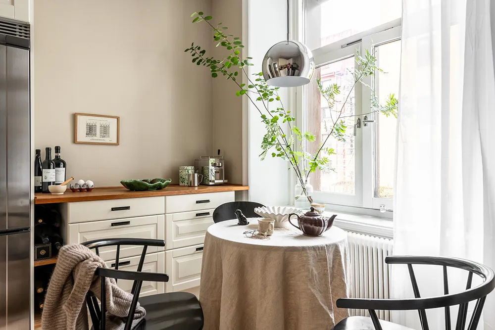 Helle Wohnung mit olivengrünen Wänden in Göteborg (66 qm) - Gallery image 19