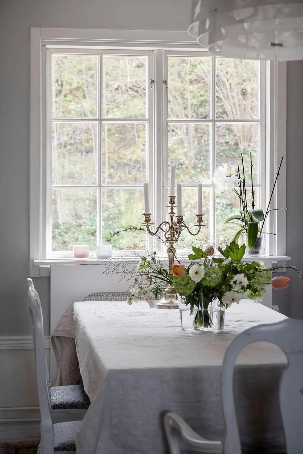 Белые интерьеры и винтажный декор: красивая дача в Швеции - Gallery image 10