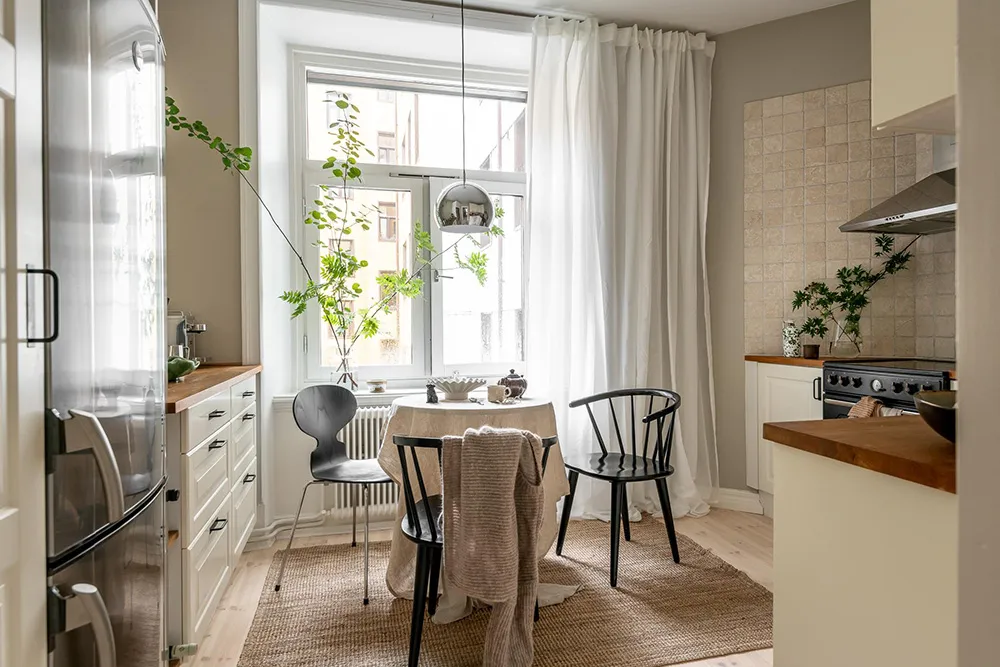 Helle Wohnung mit olivengrünen Wänden in Göteborg (66 qm) - Gallery image 20