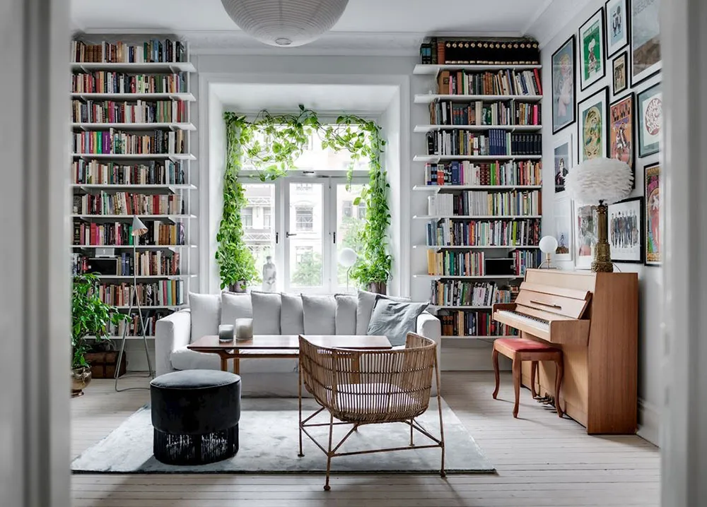 Библиотека, постеры и растения: живой интерьер в Швеции (100 кв. м) - Gallery image 1
