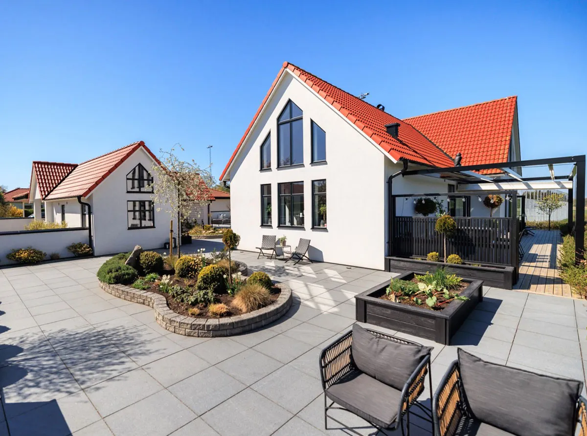 Spacious Interiors of a Modern Swedish Cottage - Gallery image 1