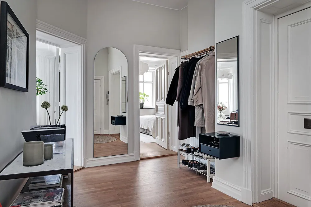 Elegante diseño escandinavo con acentos oscuros en el decorado - Gallery image 35