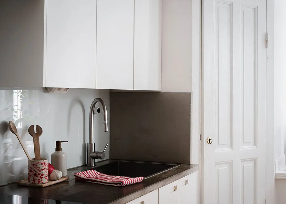 Jolie appartement scandinave avec canapé rose et cuisine blanche (49 m²) - Gallery image 6