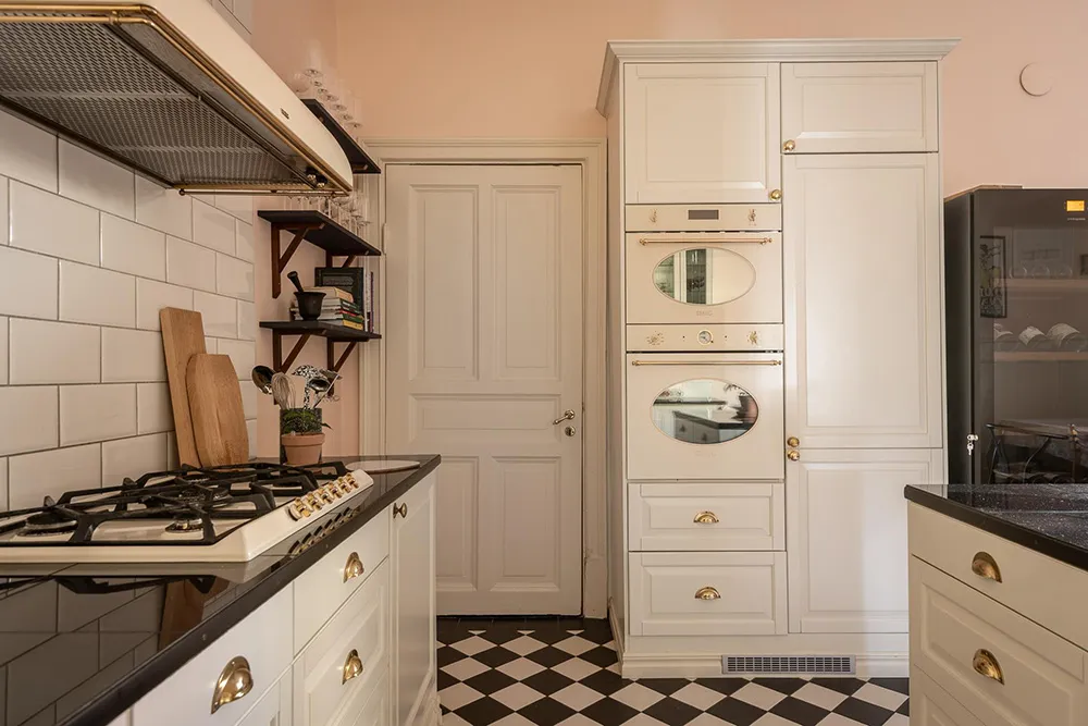 Colorful Accents and Gentle Notes: Pleasant Apartment in Goteborg (87 sqm) - Gallery image 21