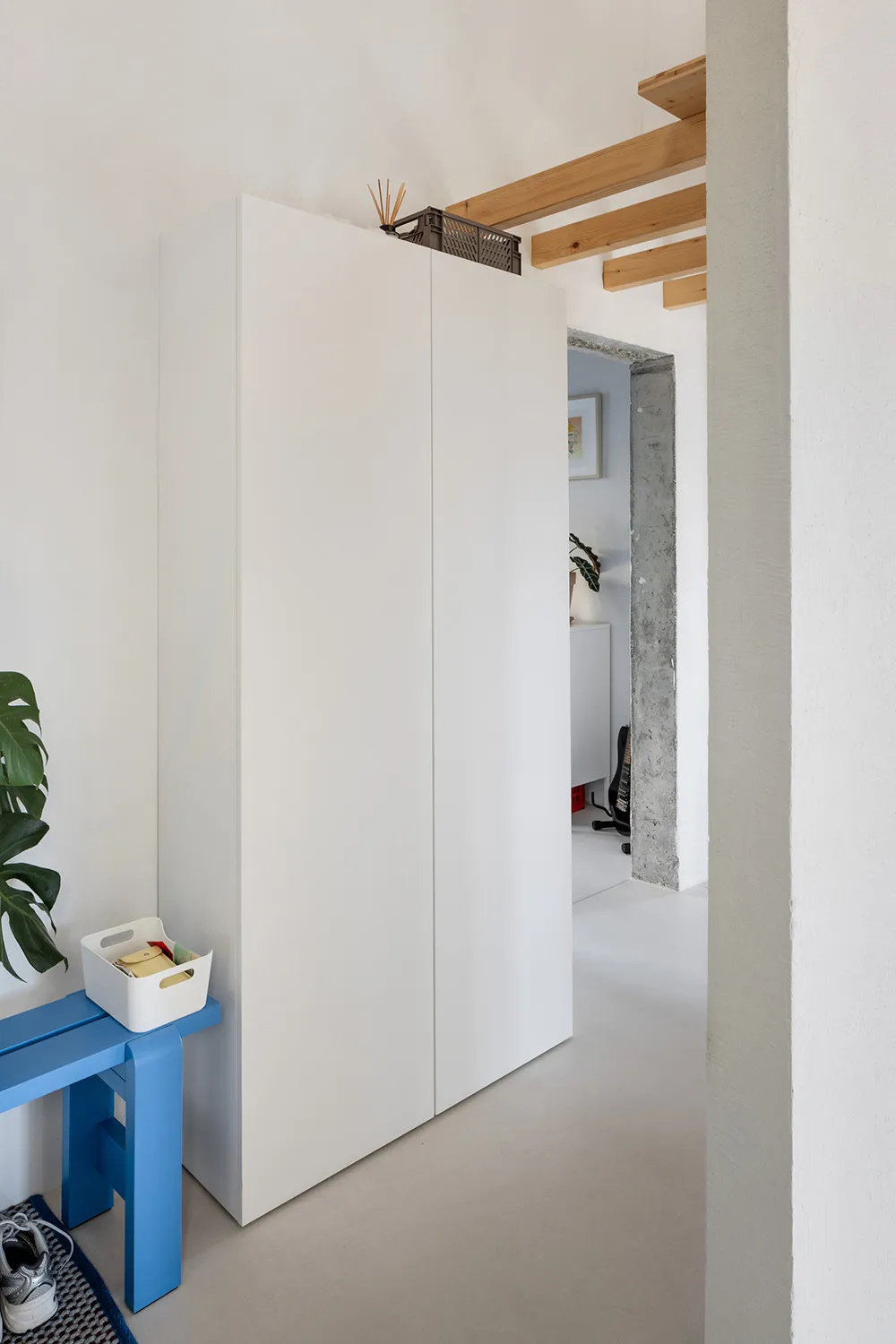 Бетонний потолок і антресоль: лофт у Словаччині (80 кв. м) - Gallery image 12