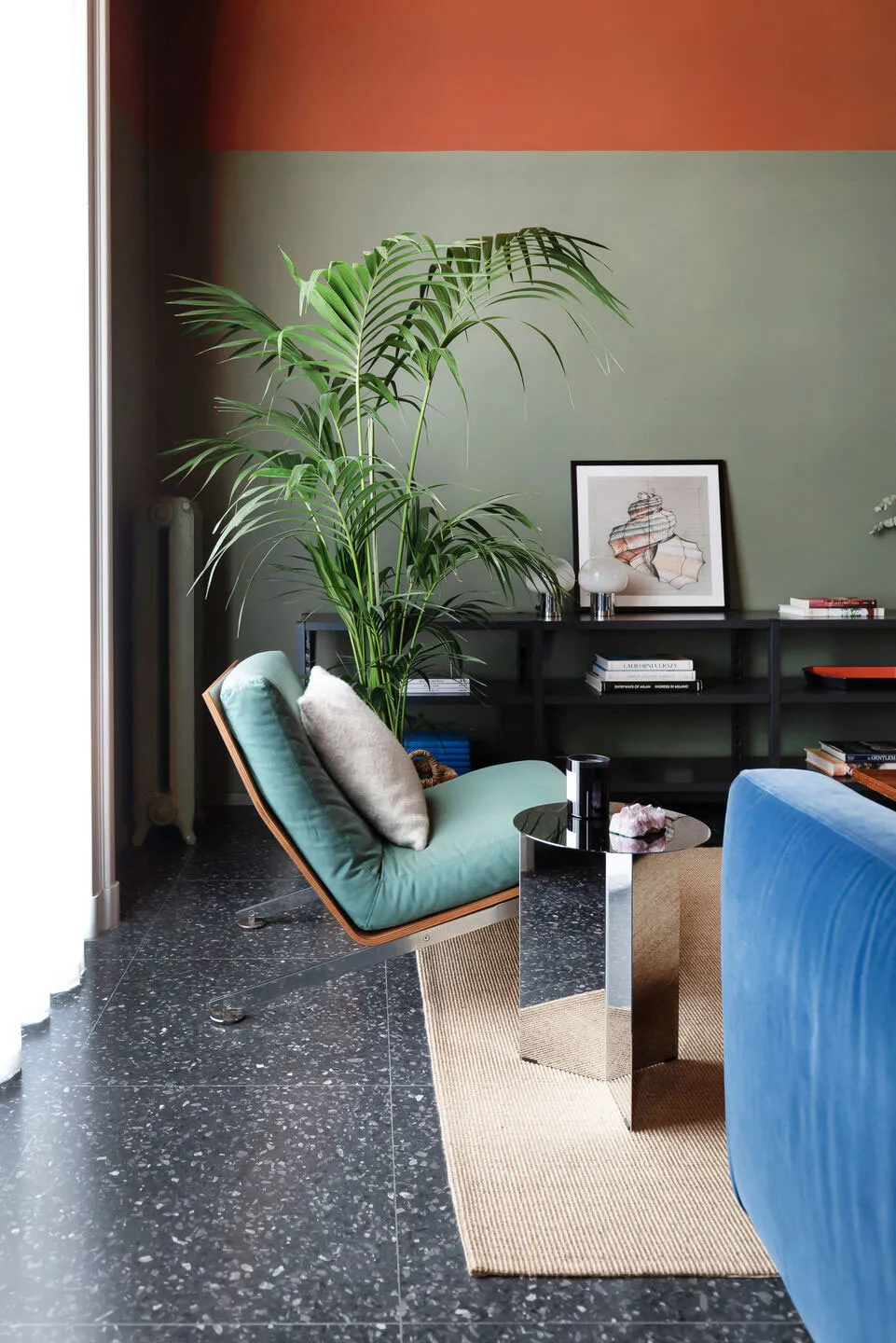 Смелая игра красок в модной миланской квартире - Gallery image 3