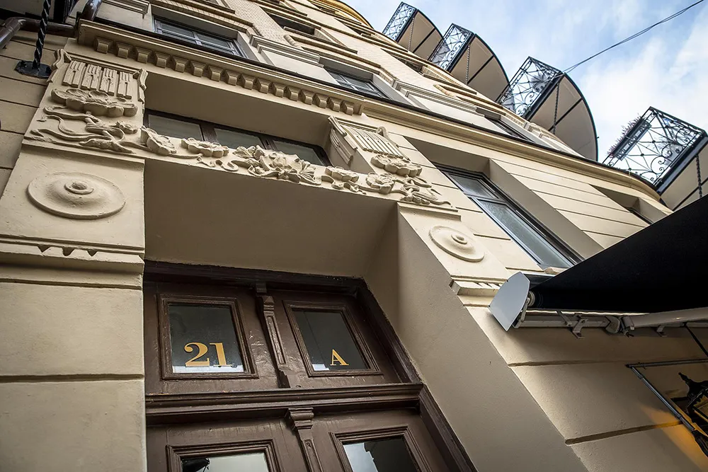 Elegante diseño escandinavo con acentos oscuros en el decorado - Gallery image 40