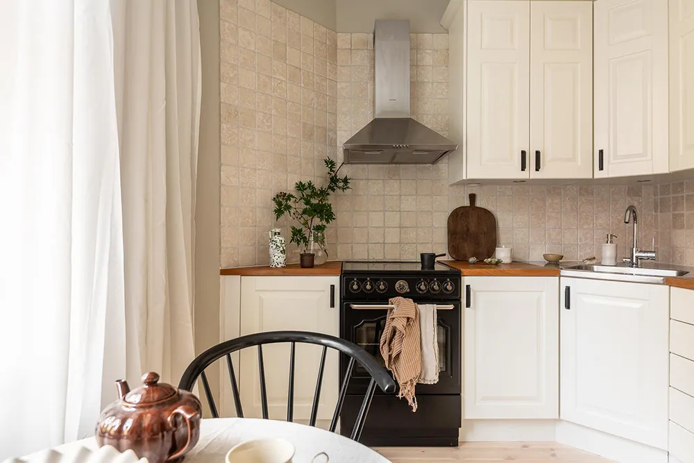 Helle Wohnung mit olivengrünen Wänden in Göteborg (66 qm) - Gallery image 21