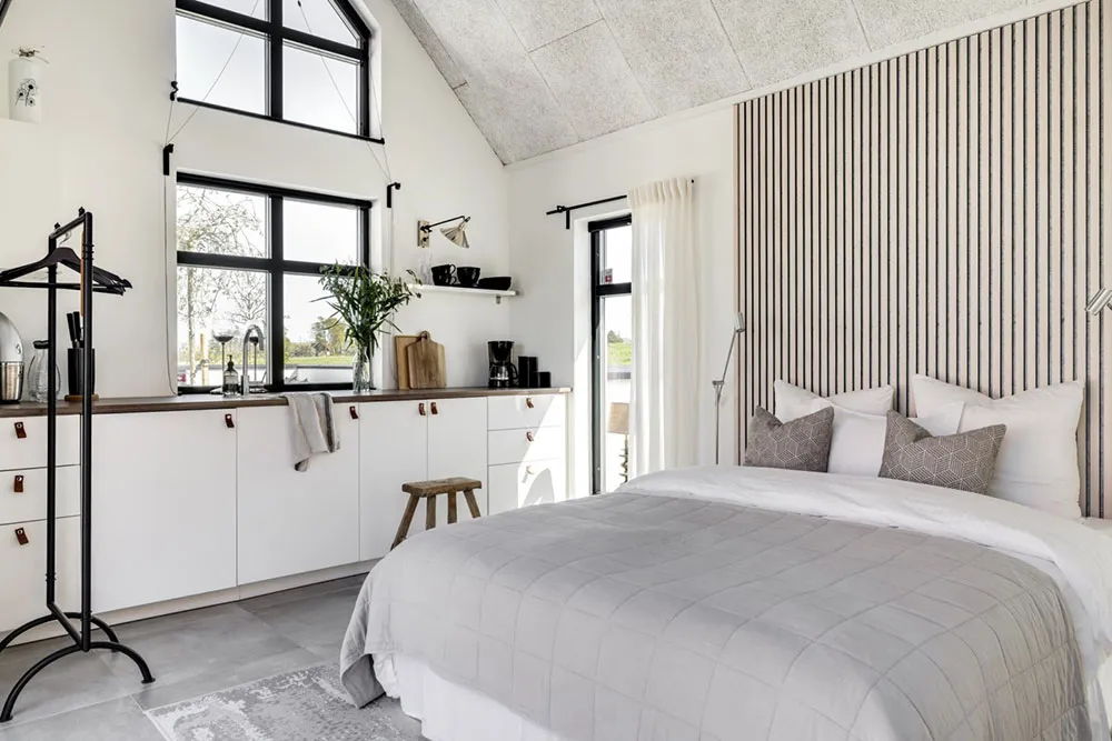 Spacious Interiors of a Modern Swedish Cottage - Gallery image 31