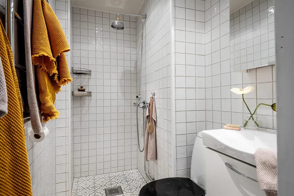 Colorful Accents and Gentle Notes: Pleasant Apartment in Goteborg (87 sqm) - Gallery image 24