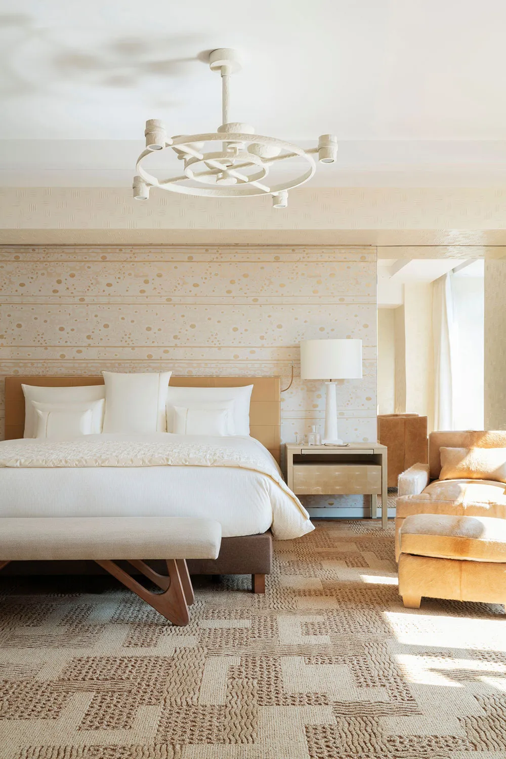 Кремовые тона в интерьере и прекрасный вид на Сену: отель Cheval Blanc в Париже - Gallery image 2