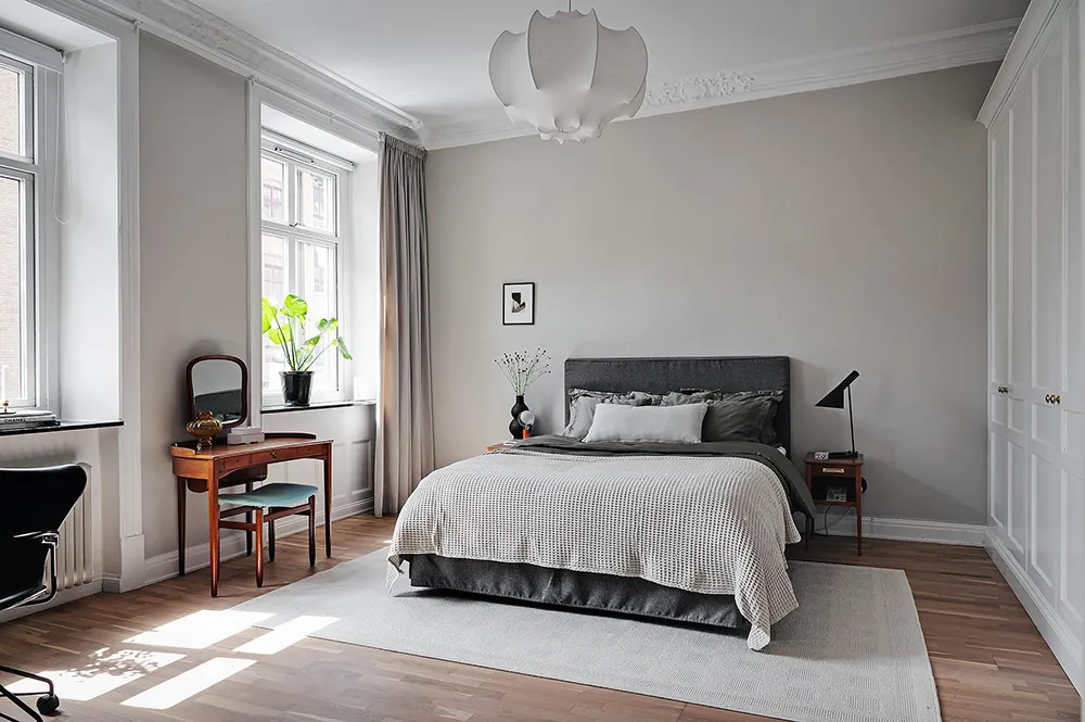 Elegante diseño escandinavo con acentos oscuros en el decorado - Gallery image 26