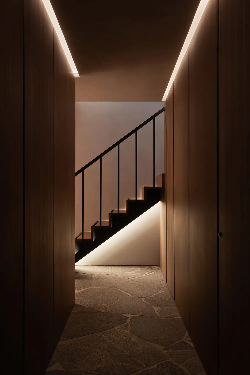Kleine Holzhütte in Kanada mit stilvollen Akzenten im Design - 8