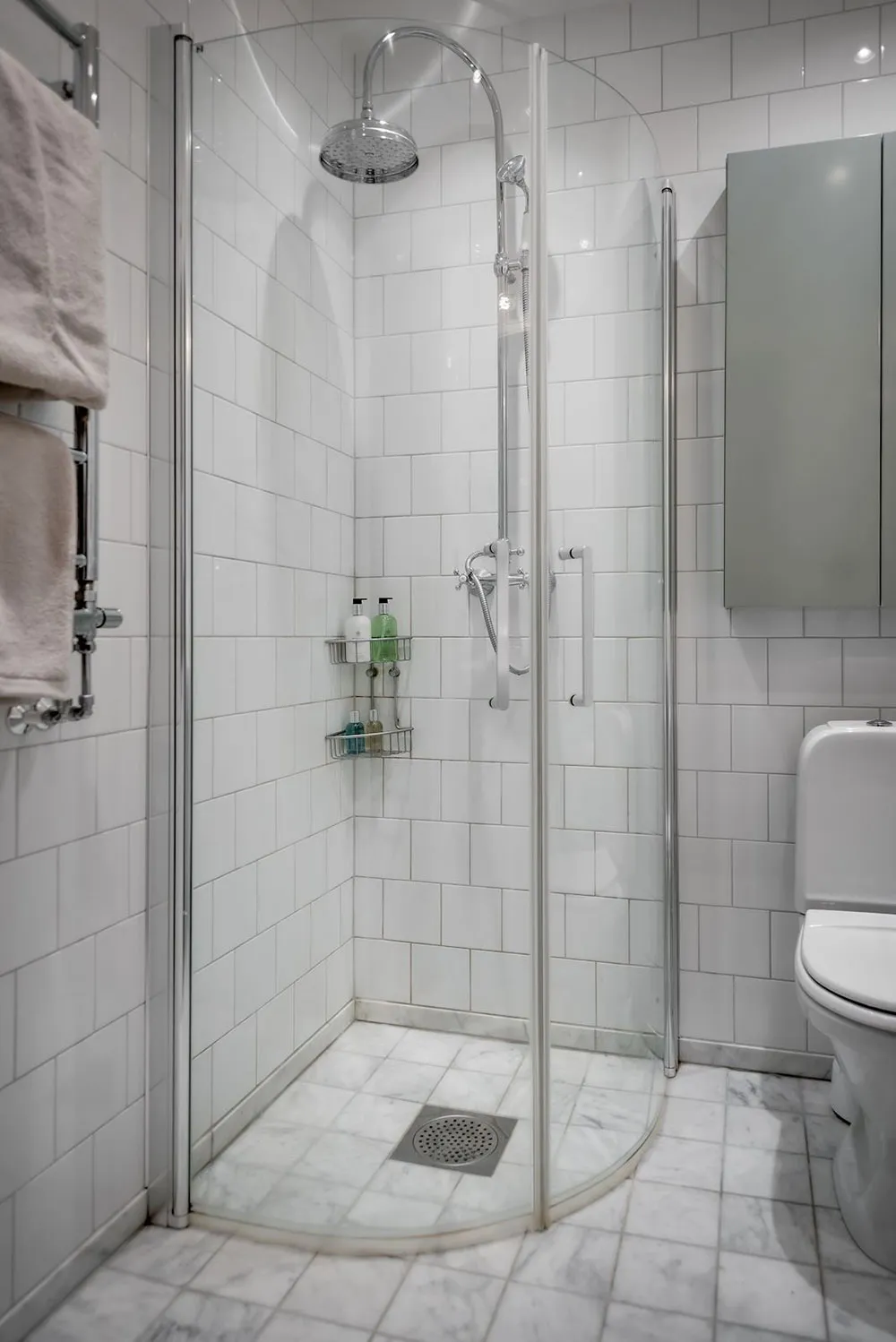 Библиотека, постеры и растения: живой интерьер в Швеции (100 кв. м) - Gallery image 22