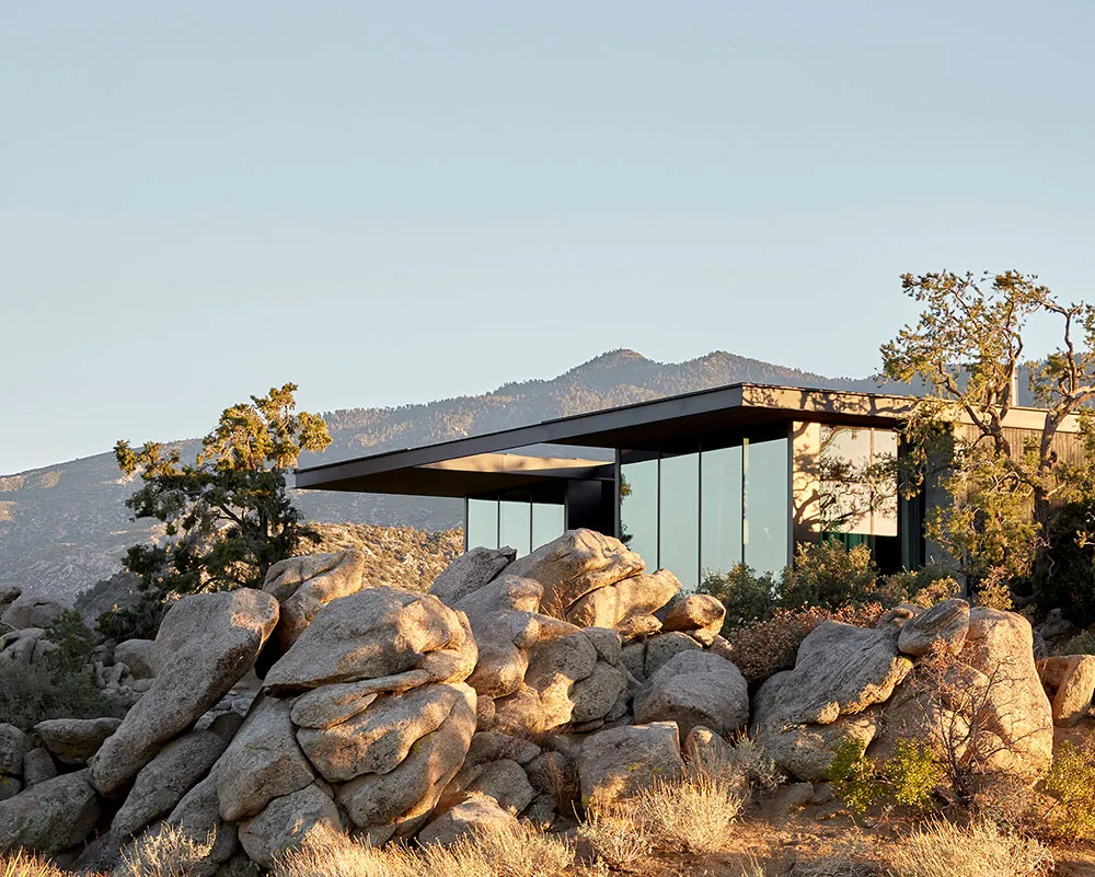 Maison dans le désert de Californie avec piscine et murs en verre - Gallery image 28