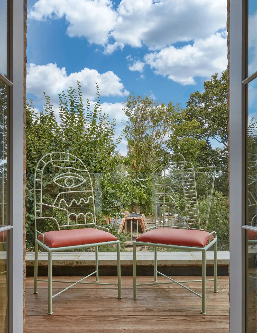 Diseñadora Katie Guinness aportó color y vida a una casa townhouse edwardiana en Londres - Gallery image 23