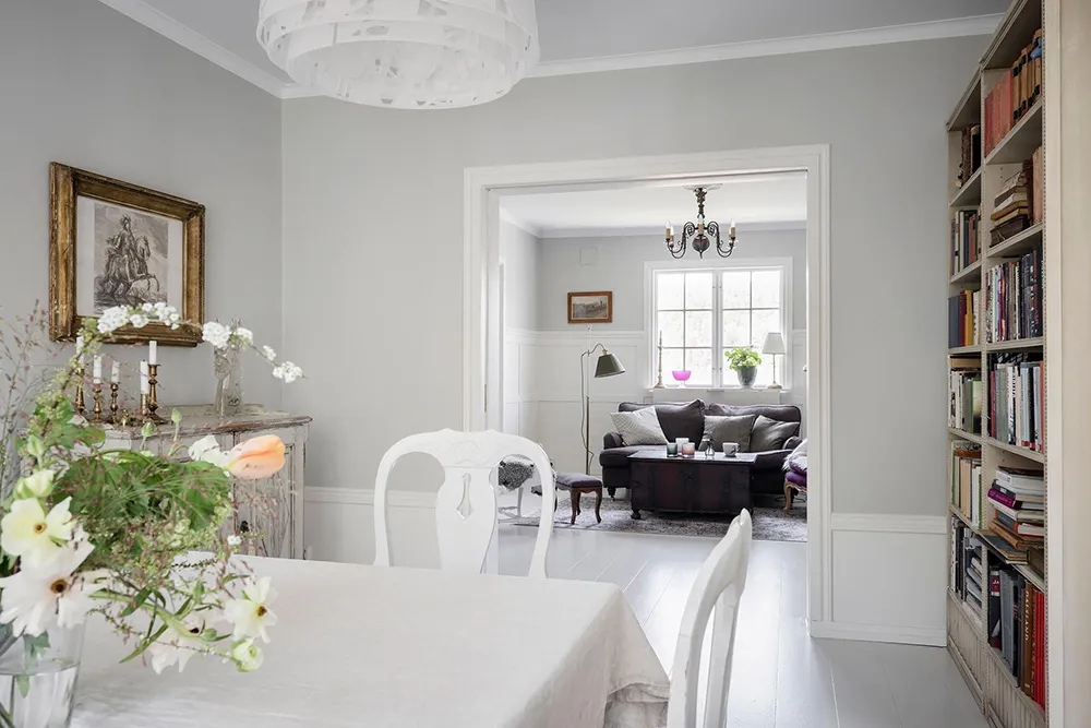 Белые интерьеры и винтажный декор: красивая дача в Швеции - Gallery image 12