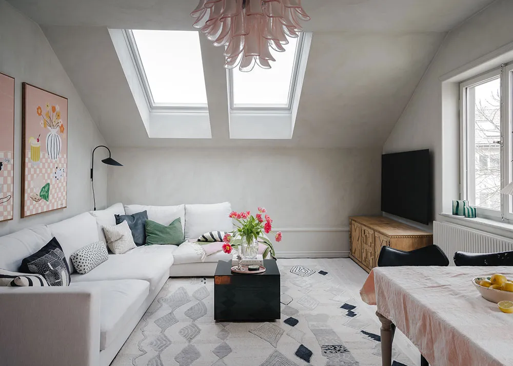 Бюджетний інтер'єр мансардної квартири на околиці Стокгольма - Gallery image 1
