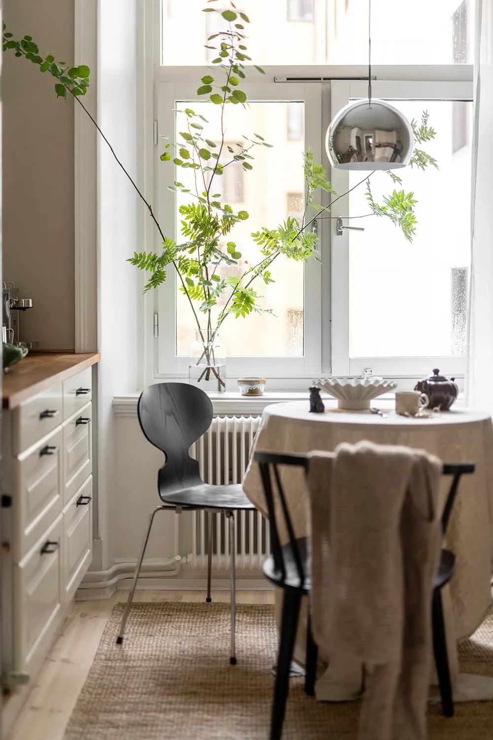 Helle Wohnung mit olivengrünen Wänden in Göteborg (66 qm) - Gallery image 24