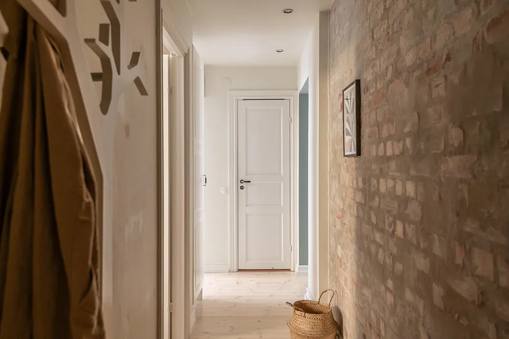 Helle Wohnung mit olivengrünen Wänden in Göteborg (66 qm) - Gallery image 35