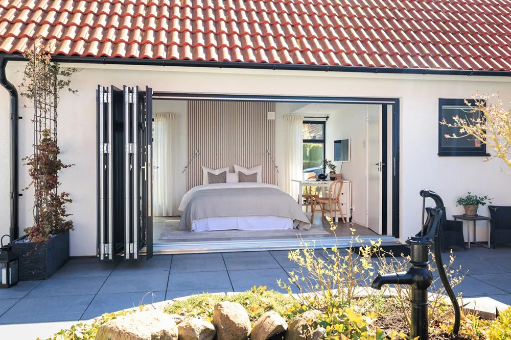 Spacious Interiors of a Modern Swedish Cottage - Gallery image 30