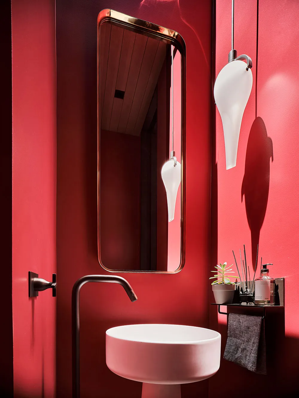 Maison dans le désert de Californie avec piscine et murs en verre - Gallery image 20