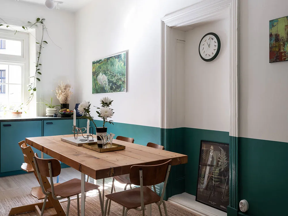 Murs peints à la main et cuisine blanche-verte inhabituelle : appartement à Göteborg (75 m²) - Gallery image 19