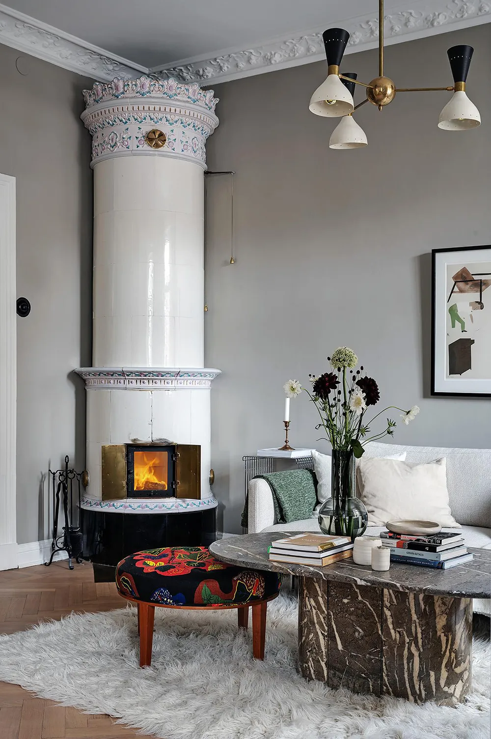 Elegante diseño escandinavo con acentos oscuros en el decorado - Gallery image 16