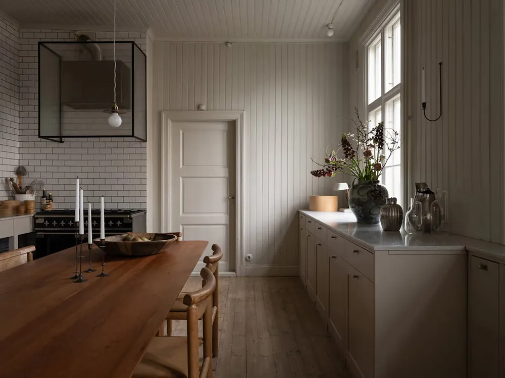 Elegante moderne Innenausstattungen traditioneller schwedischer Villen - Gallery image 9