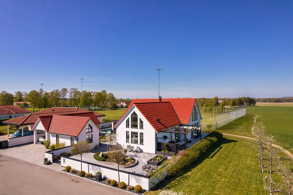 Spacious Interiors of a Modern Swedish Cottage - Gallery image 17