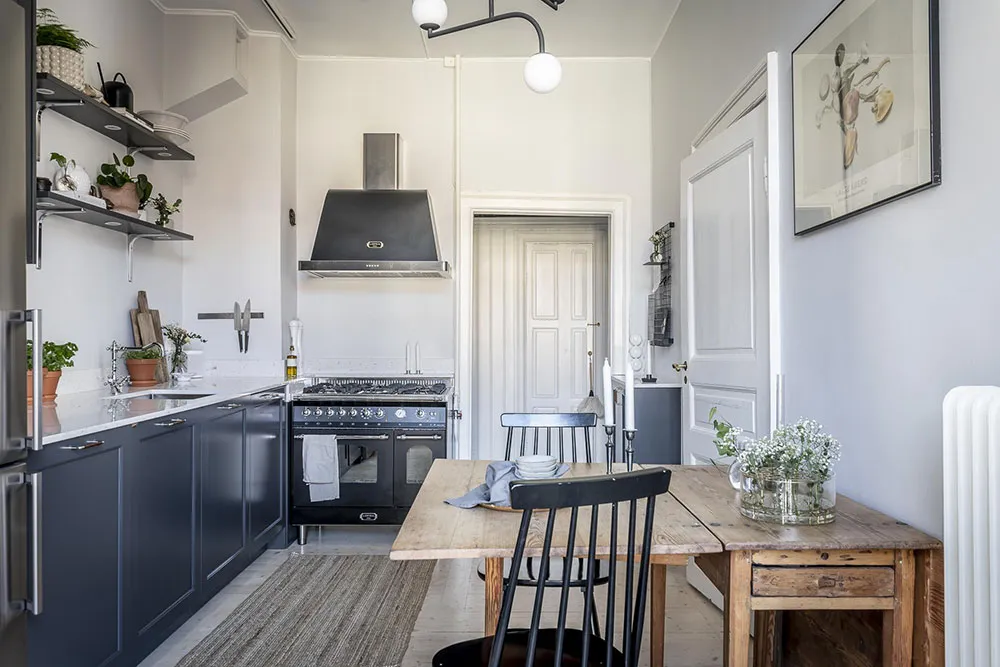 Helle monochrome Wohnung in Göteborg mit blauer Schlafzimmer (92 qm) - Gallery image 13