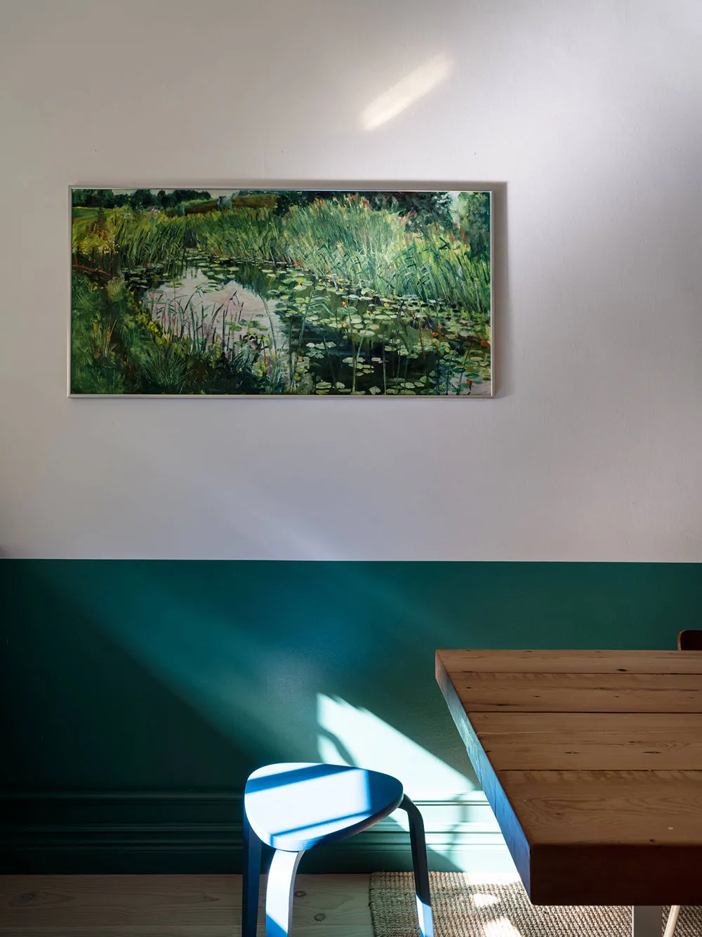 Murs peints à la main et cuisine blanche-verte inhabituelle : appartement à Göteborg (75 m²) - Gallery image 22