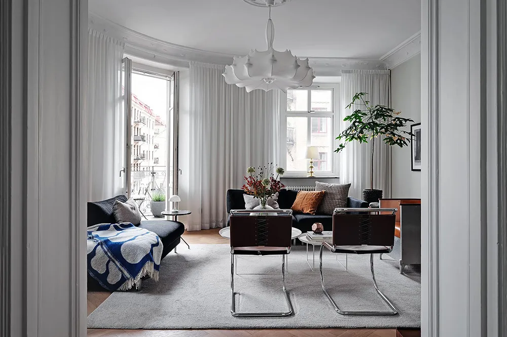 Elegante diseño escandinavo con acentos oscuros en el decorado - Gallery image 9