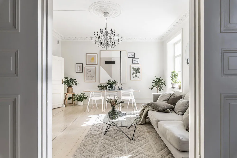 Helle monochrome Wohnung in Göteborg mit blauer Schlafzimmer (92 qm) - Gallery image 1