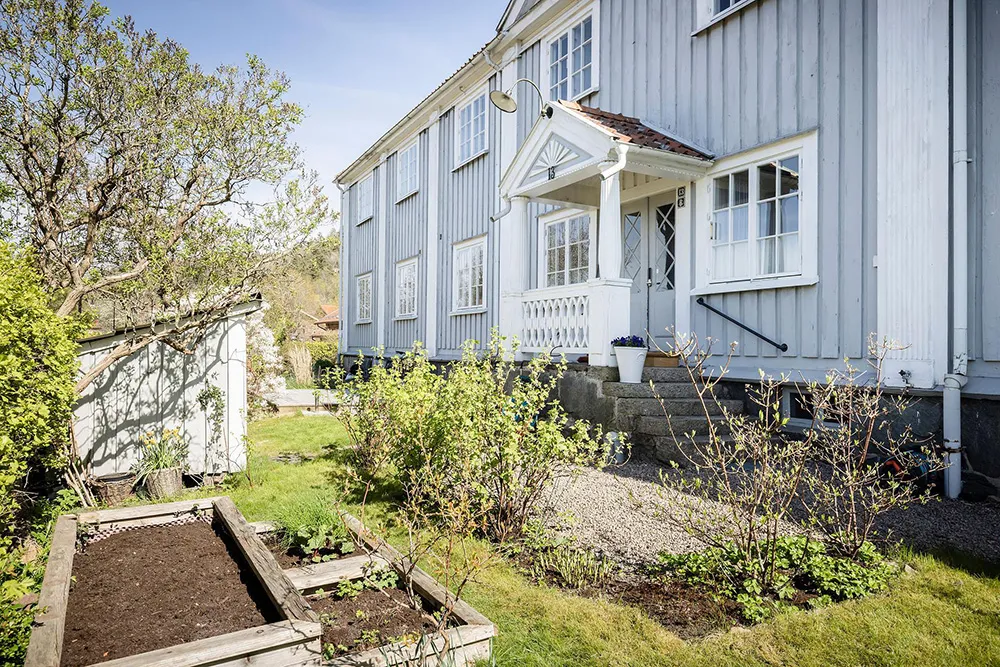 Белые интерьеры и винтажный декор: красивая дача в Швеции - Gallery image 28