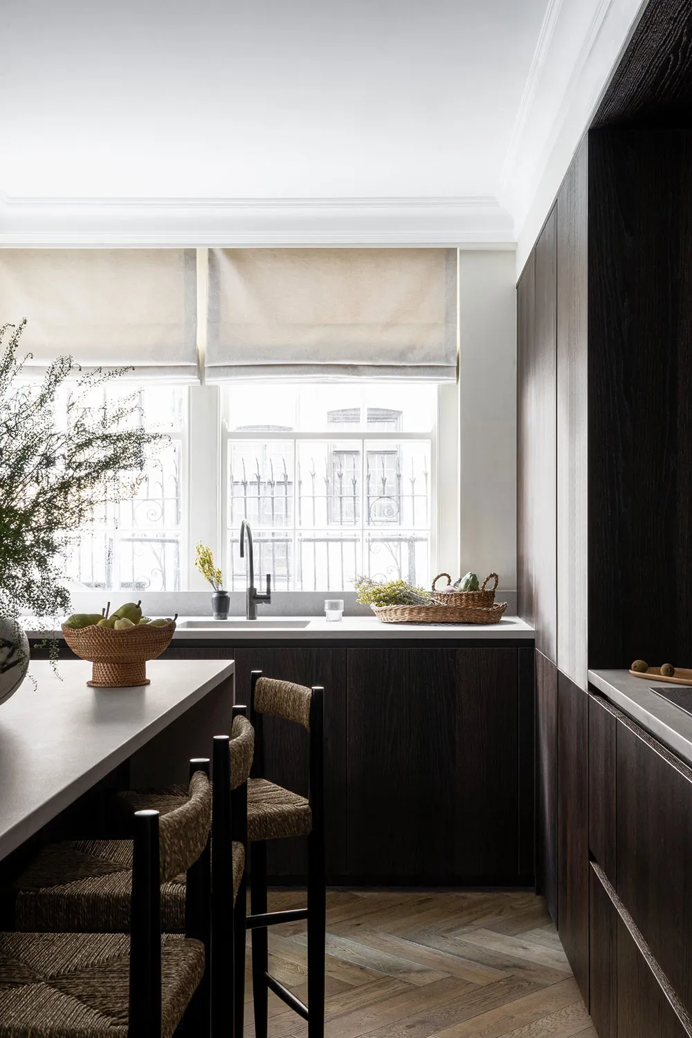 Elegant and Stylish Interior in London - Gallery image 11