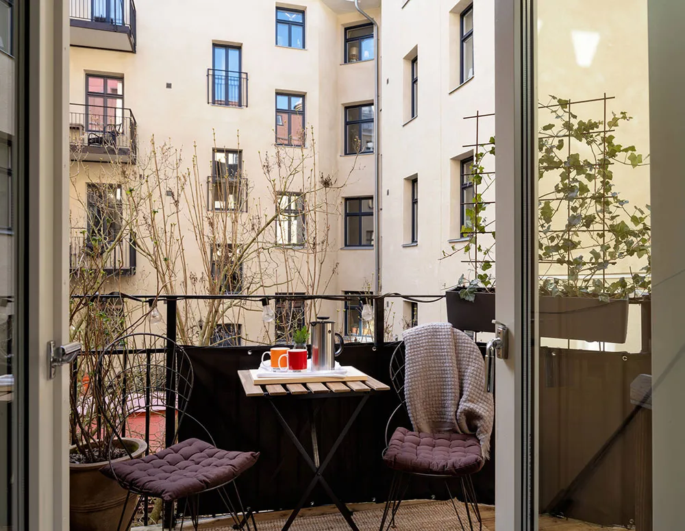 Murs peints à la main et cuisine blanche-verte inhabituelle : appartement à Göteborg (75 m²) - Gallery image 26