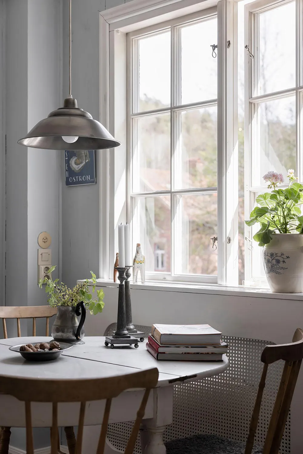 Белые интерьеры и винтажный декор: красивая дача в Швеции - Gallery image 6