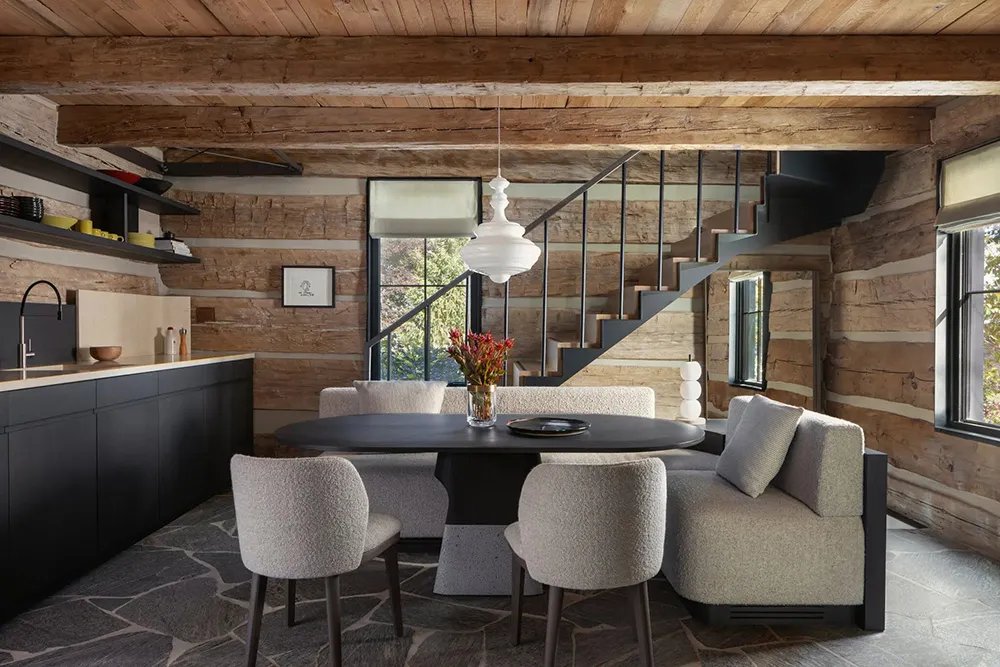 Kleine Holzhütte in Kanada mit stilvollen Akzenten im Design - 12